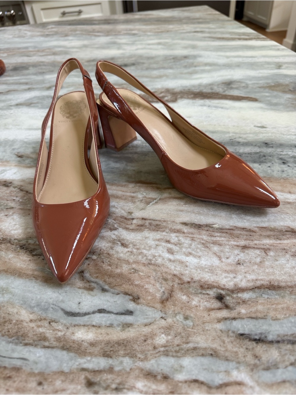 VINCE CAMUTO SZ 9 Point toe slingback block heel cognac